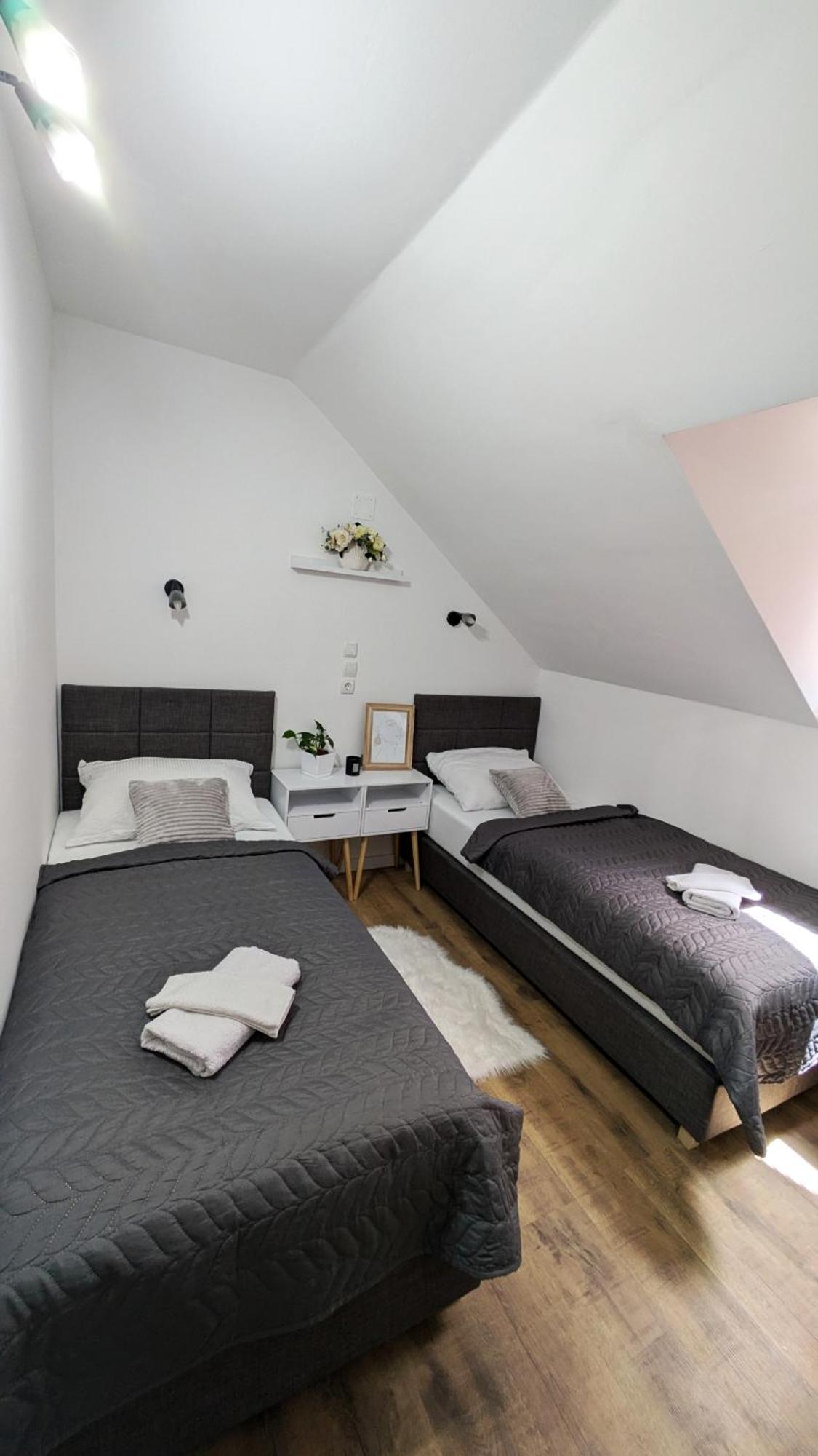Guest House Gacka Rogic Otocac Exterior photo
